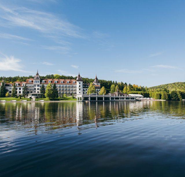 Edem Resort возле озера